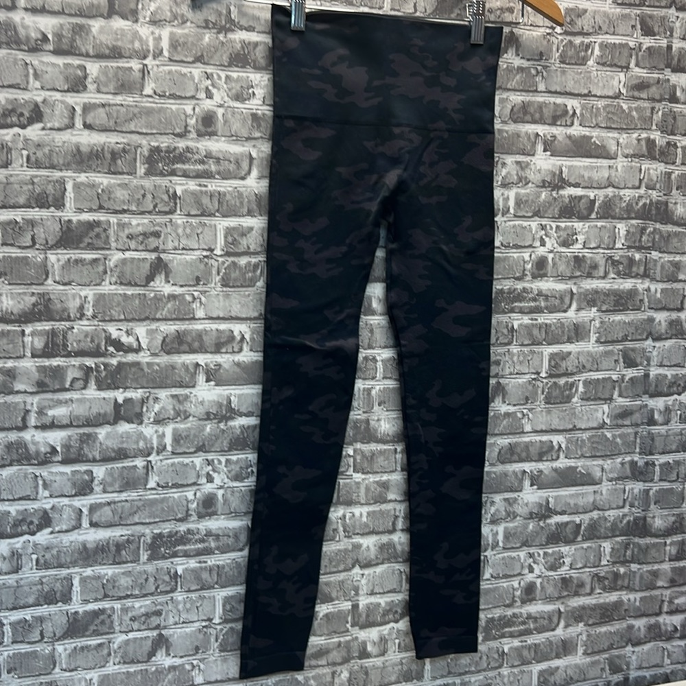 ‎SPANX - Picture 2 of 8